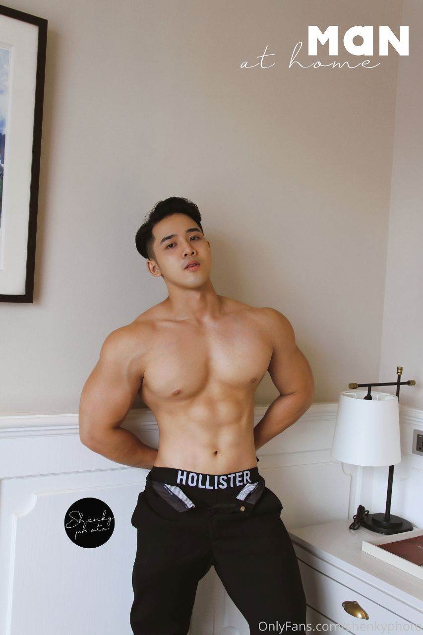 หนุ่มหล่อขึ้นปก 970