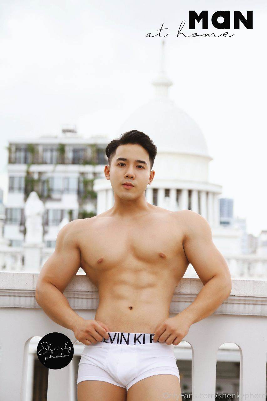 หนุ่มหล่อขึ้นปก 970