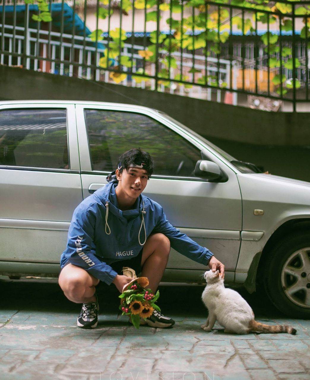 หนุ่มหล่อขึ้นปก 971