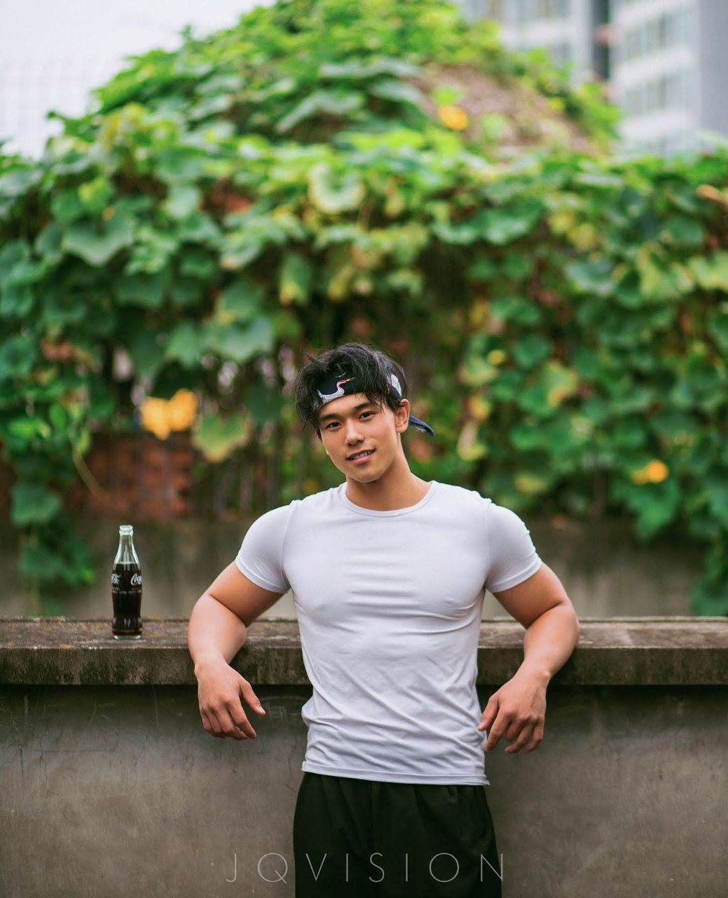 หนุ่มหล่อขึ้นปก 971