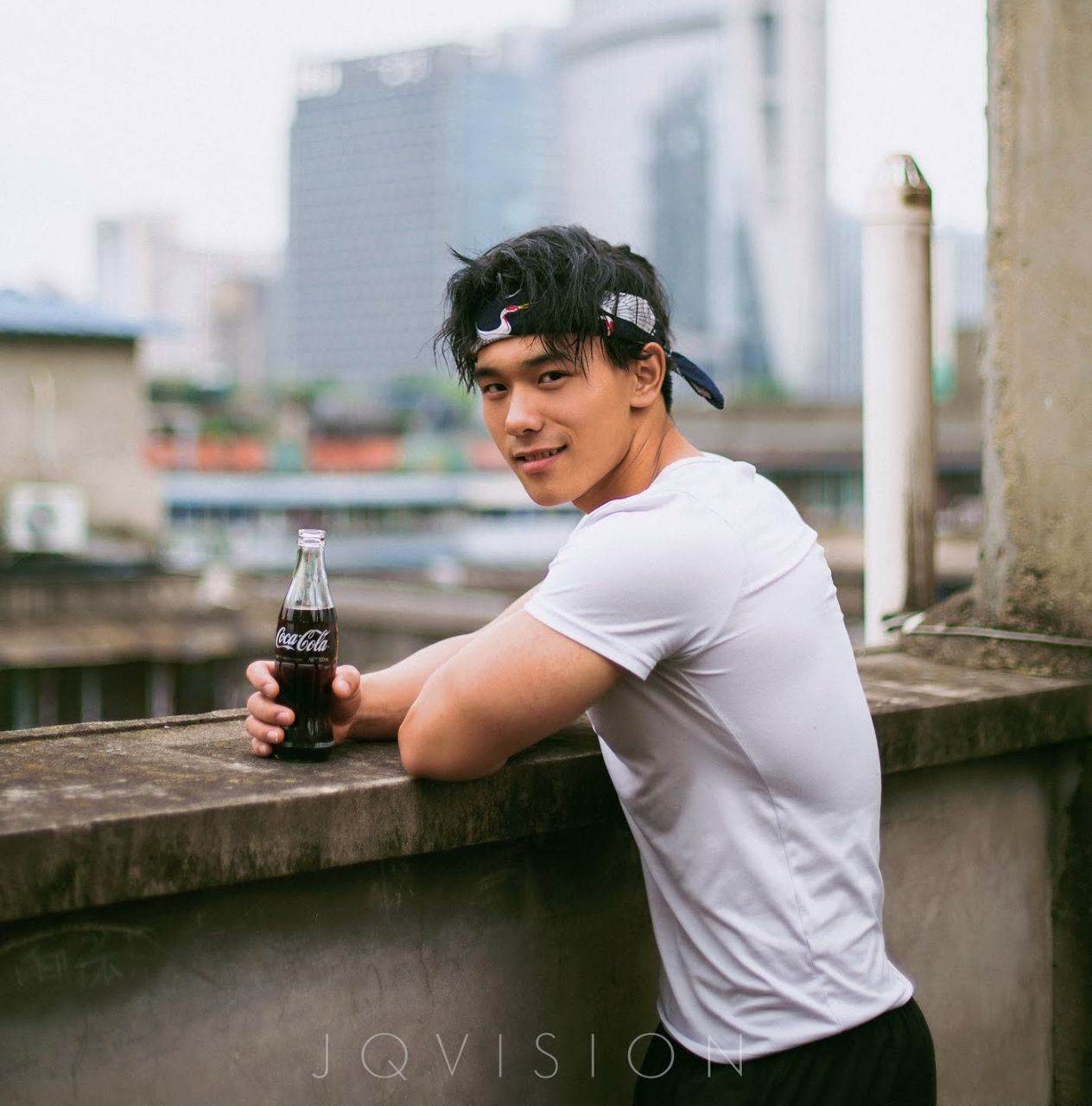 หนุ่มหล่อขึ้นปก 971