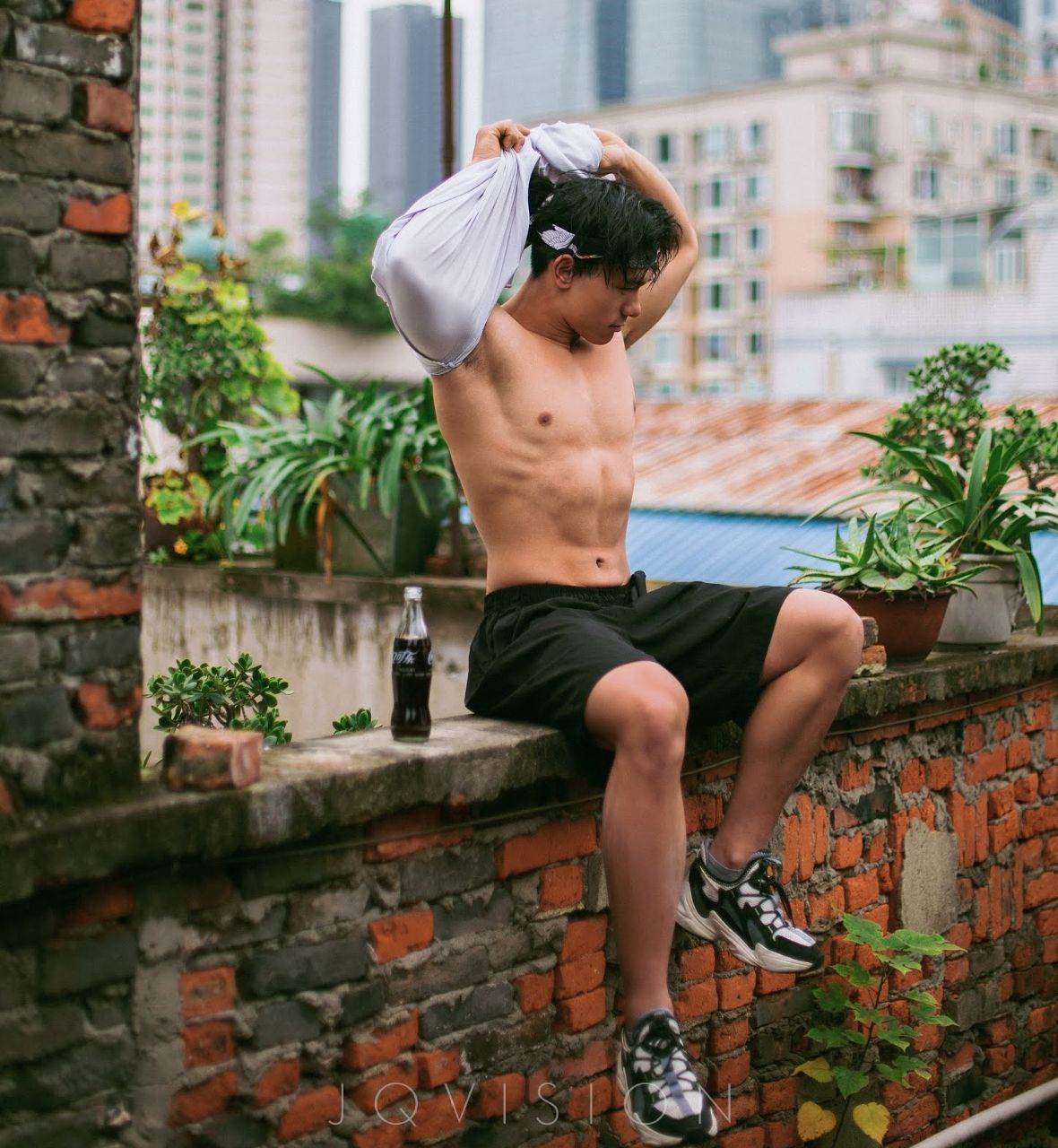 หนุ่มหล่อขึ้นปก 971