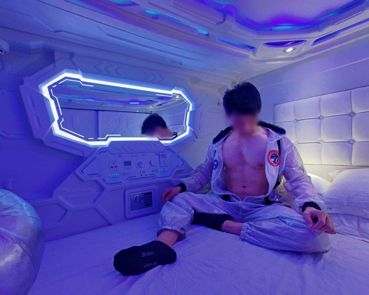 ถอดโชว์เรือนร่าง 2709