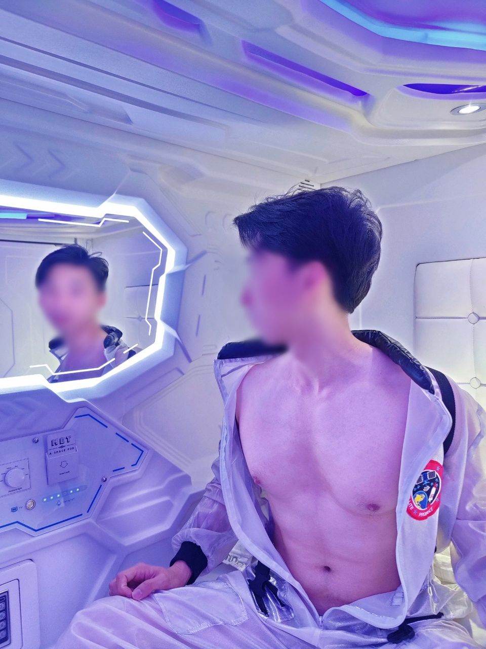 ถอดโชว์เรือนร่าง 2709
