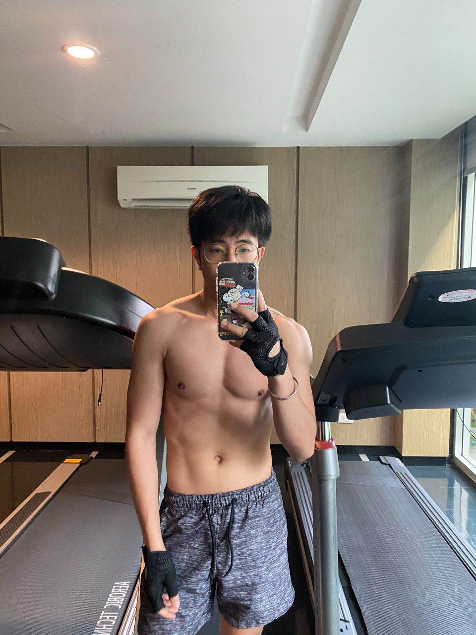 ถอดโชว์เรือนร่าง 2709