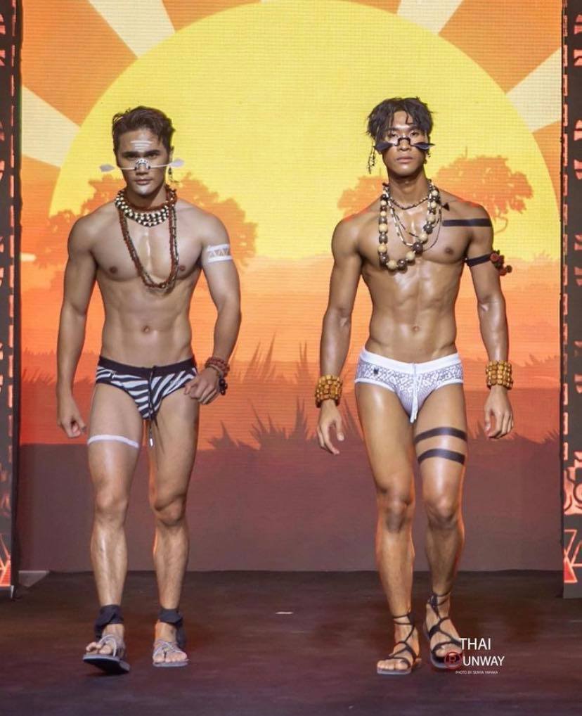 เป็นการเดินแบบที่ ดุ ดิบ แซ่บ มากก