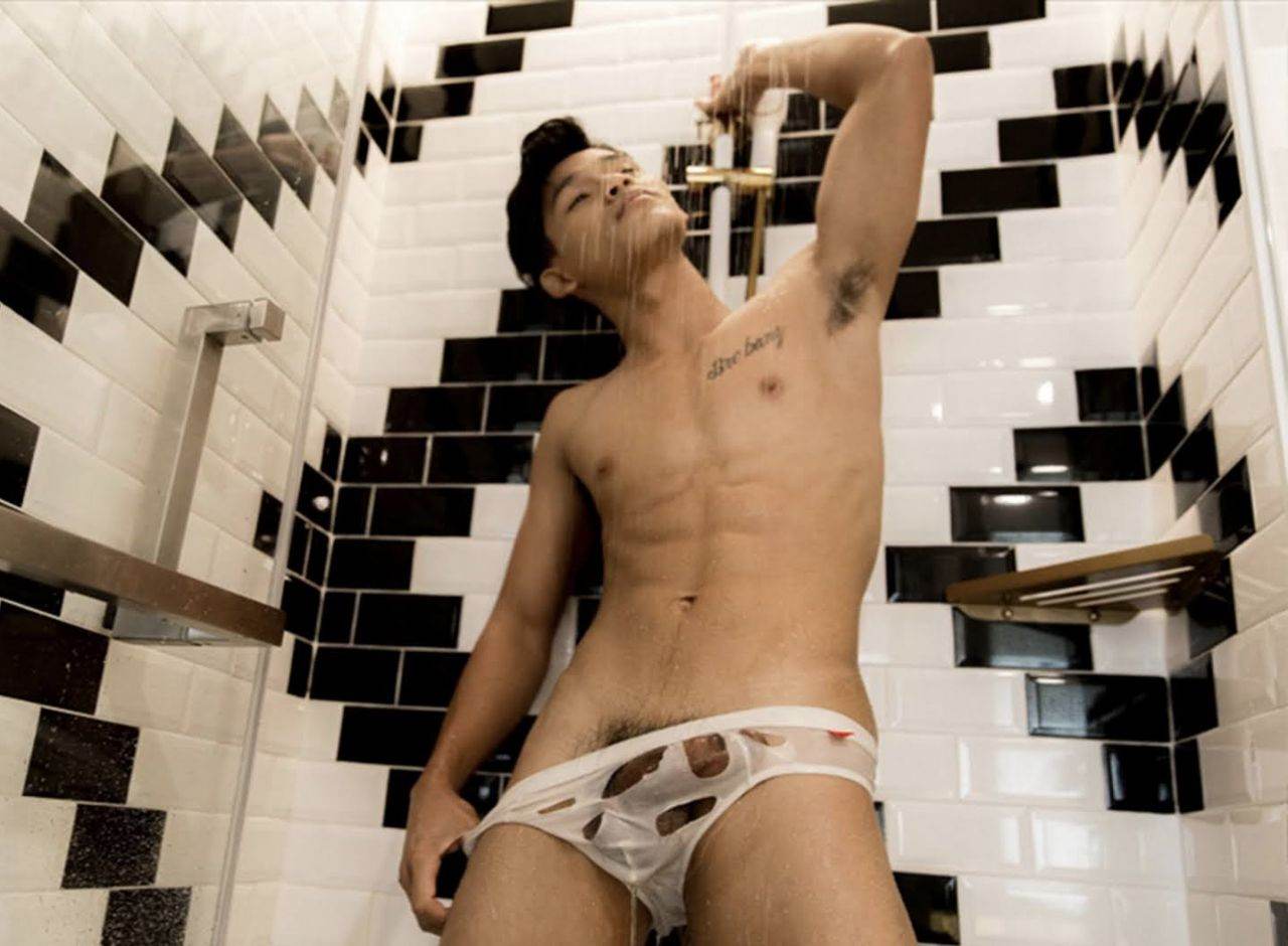 หนุ่มหล่อขึ้นปก 973