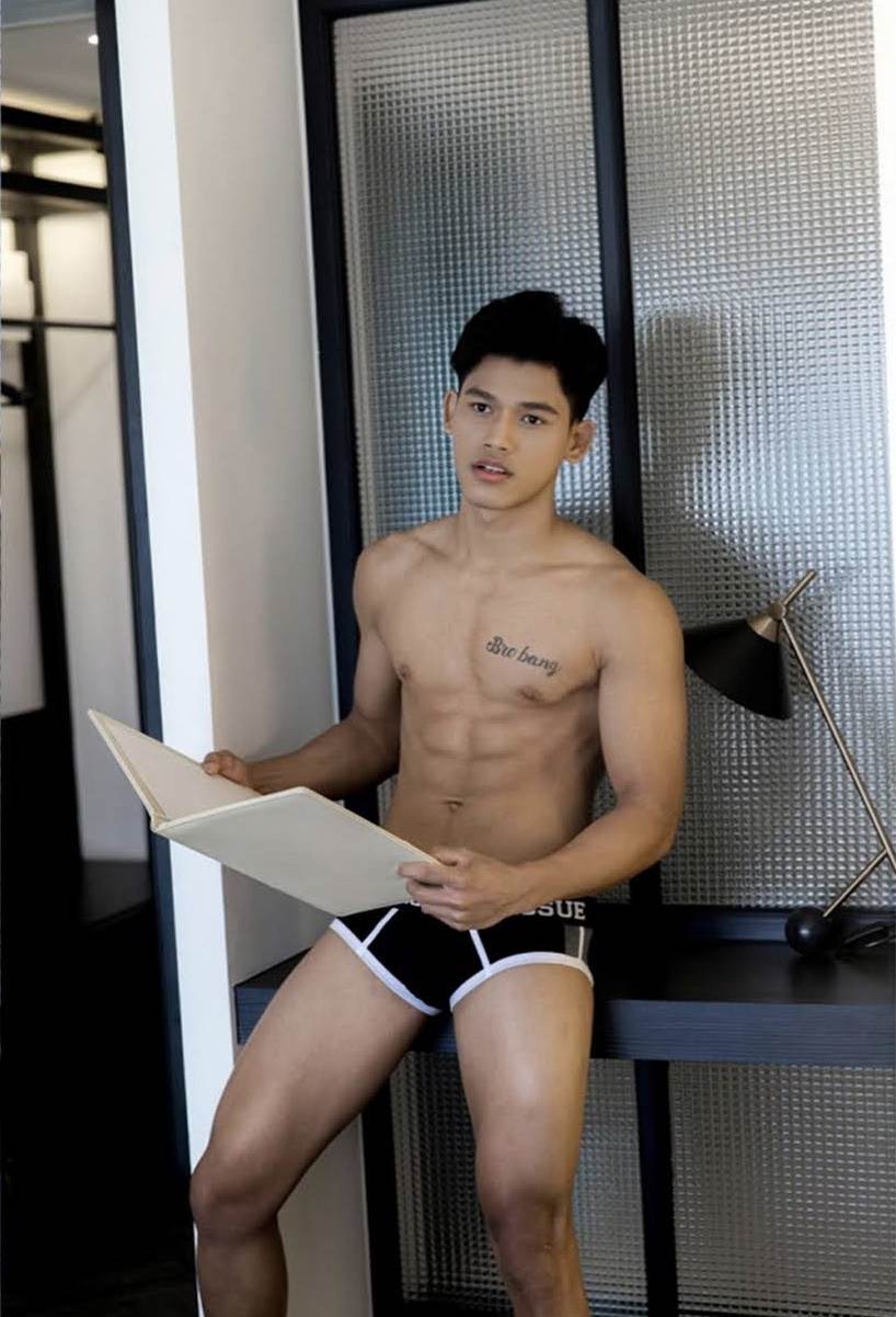 หนุ่มหล่อขึ้นปก 973