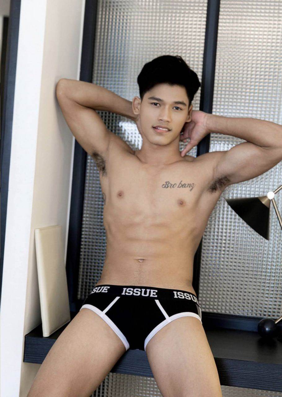 หนุ่มหล่อขึ้นปก 973