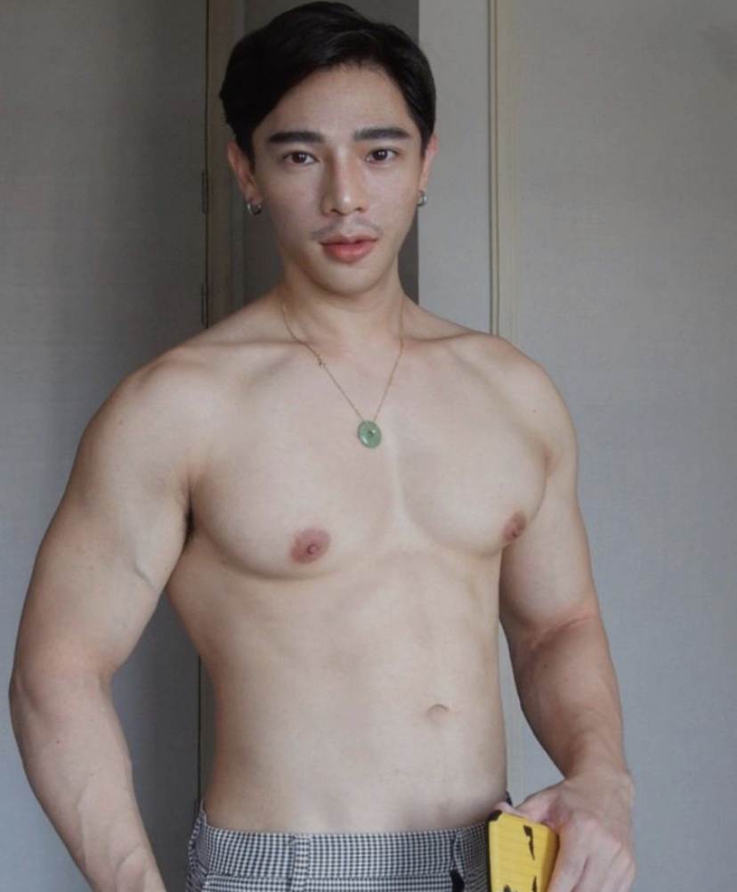 ผู้ชาย นมสวย {20}
