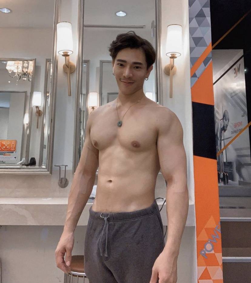 ผู้ชาย นมสวย {20}