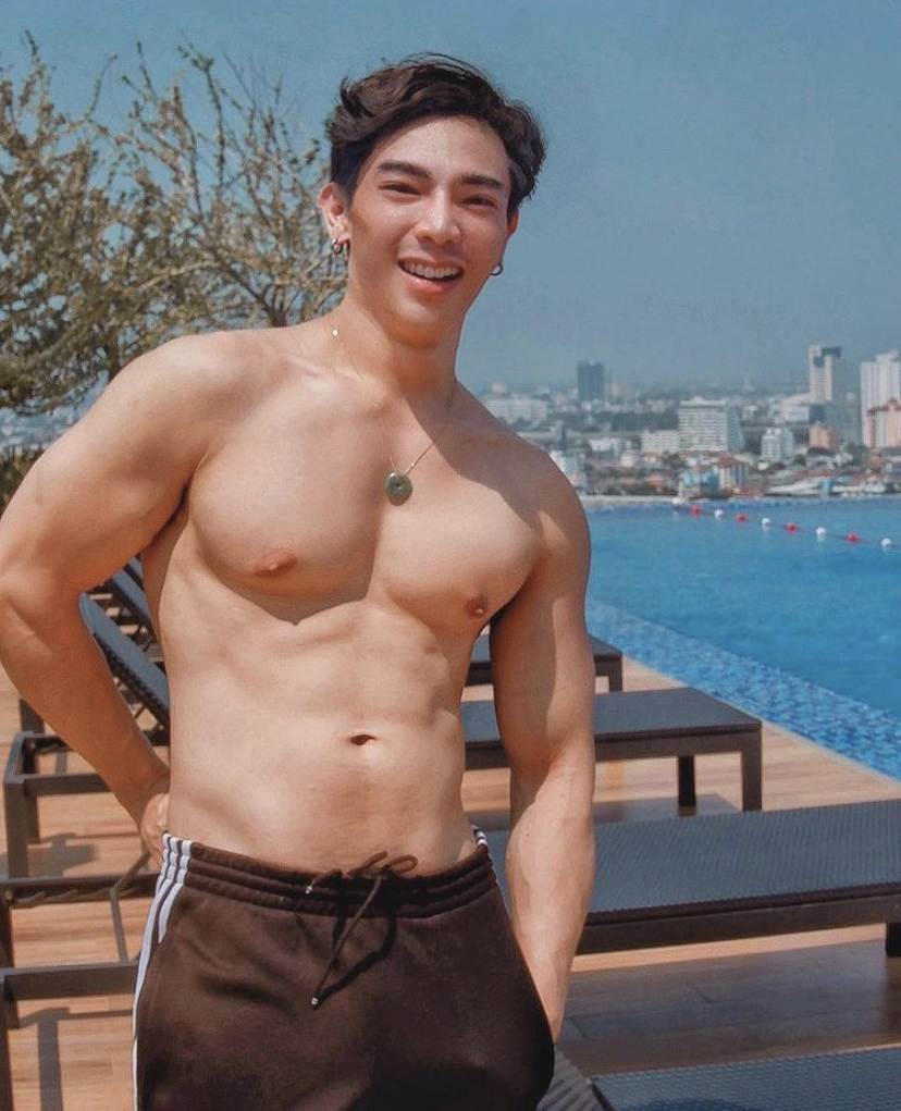 ผู้ชาย นมสวย {20}