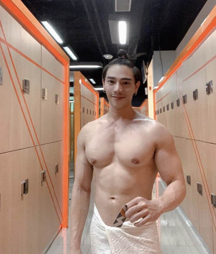 ผู้ชาย นมสวย {20}