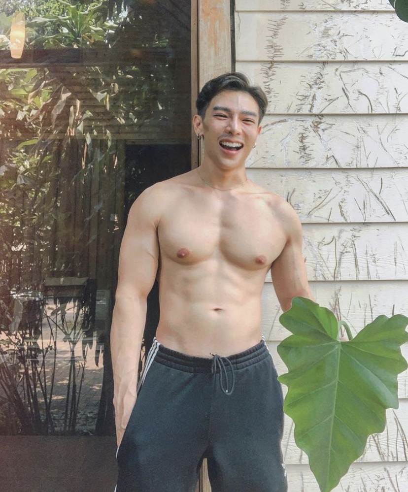ผู้ชาย นมสวย {20}
