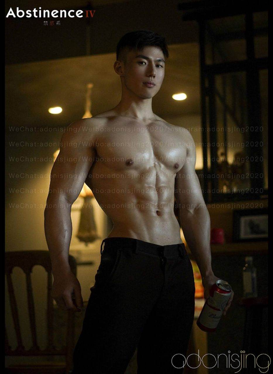 หนุ่มหล่อขึ้นปก 975