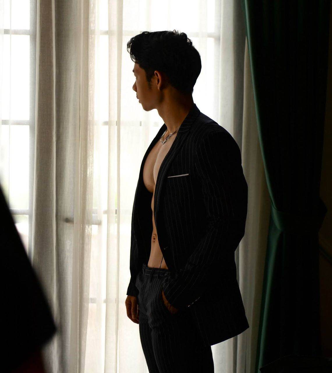 หนุ่มหล่อขึ้นปก 978
