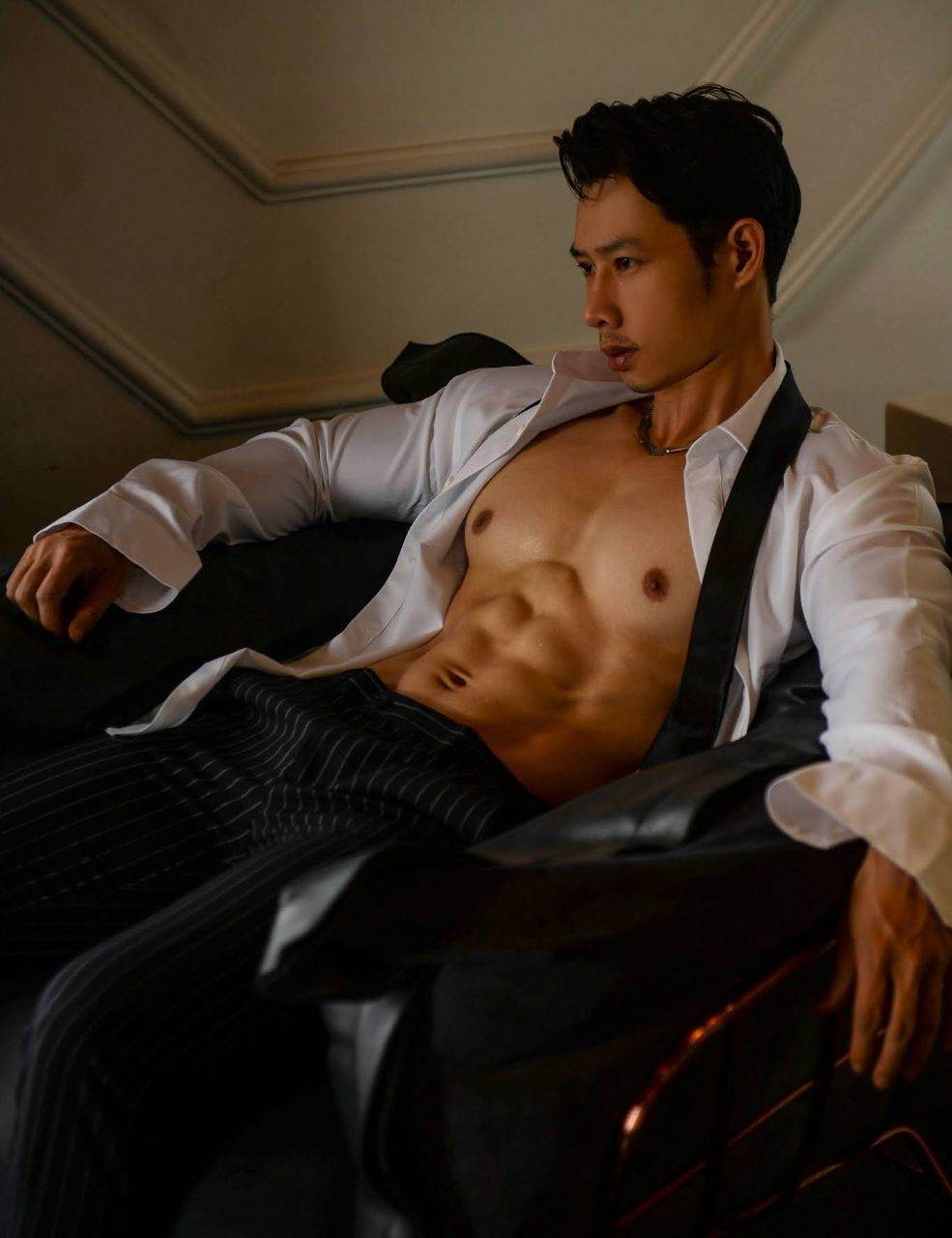 หนุ่มหล่อขึ้นปก 978