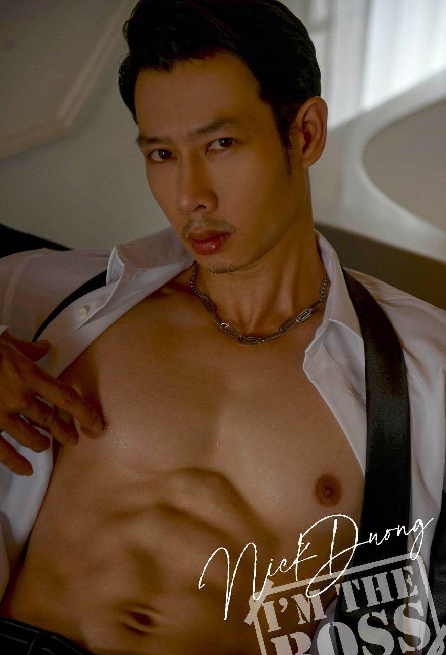 หนุ่มหล่อขึ้นปก 978