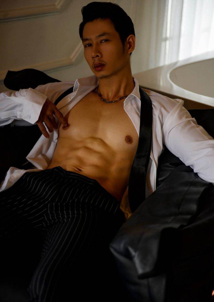 หนุ่มหล่อขึ้นปก 978