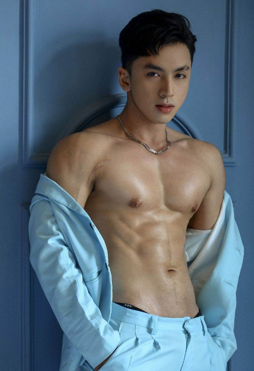 หนุ่มหล่อขึ้นปก 980