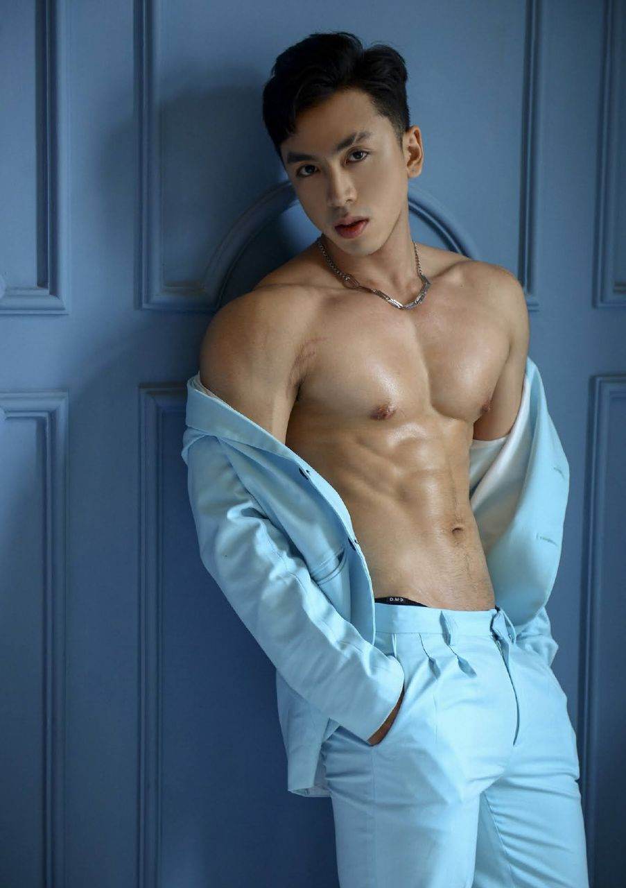 หนุ่มหล่อขึ้นปก 980