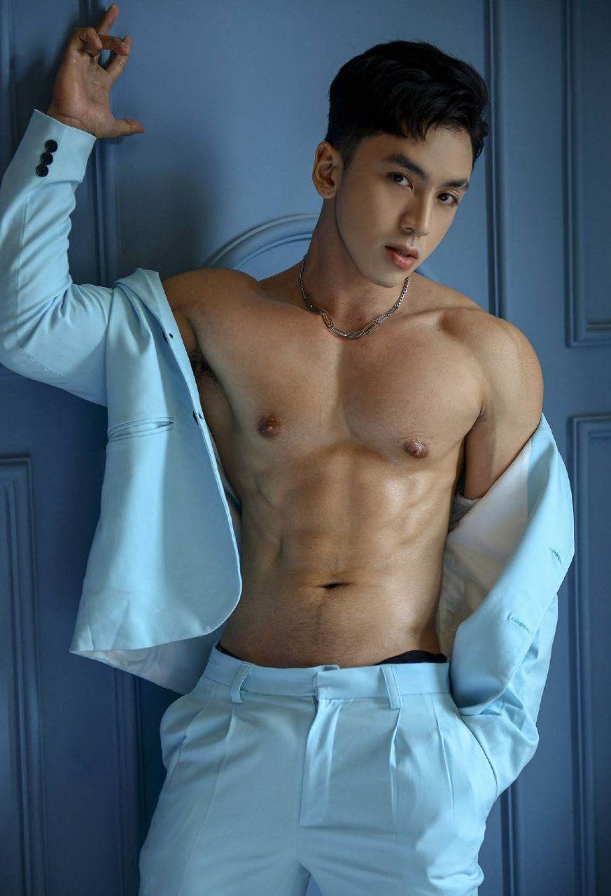 หนุ่มหล่อขึ้นปก 980
