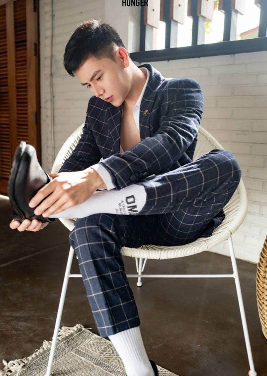 หนุ่มหล่อขึ้นปก 981