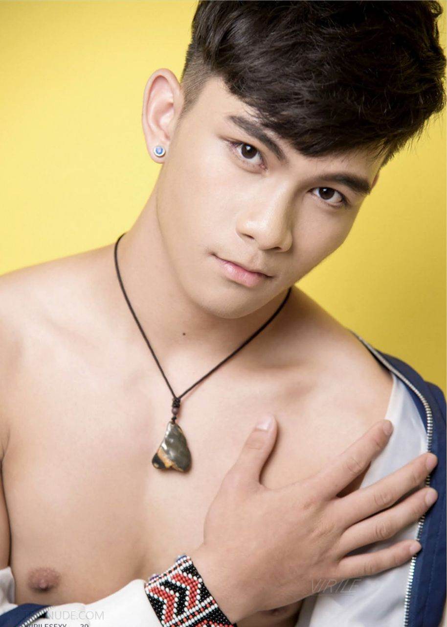หนุ่มหล่อขึ้นปก 966.2