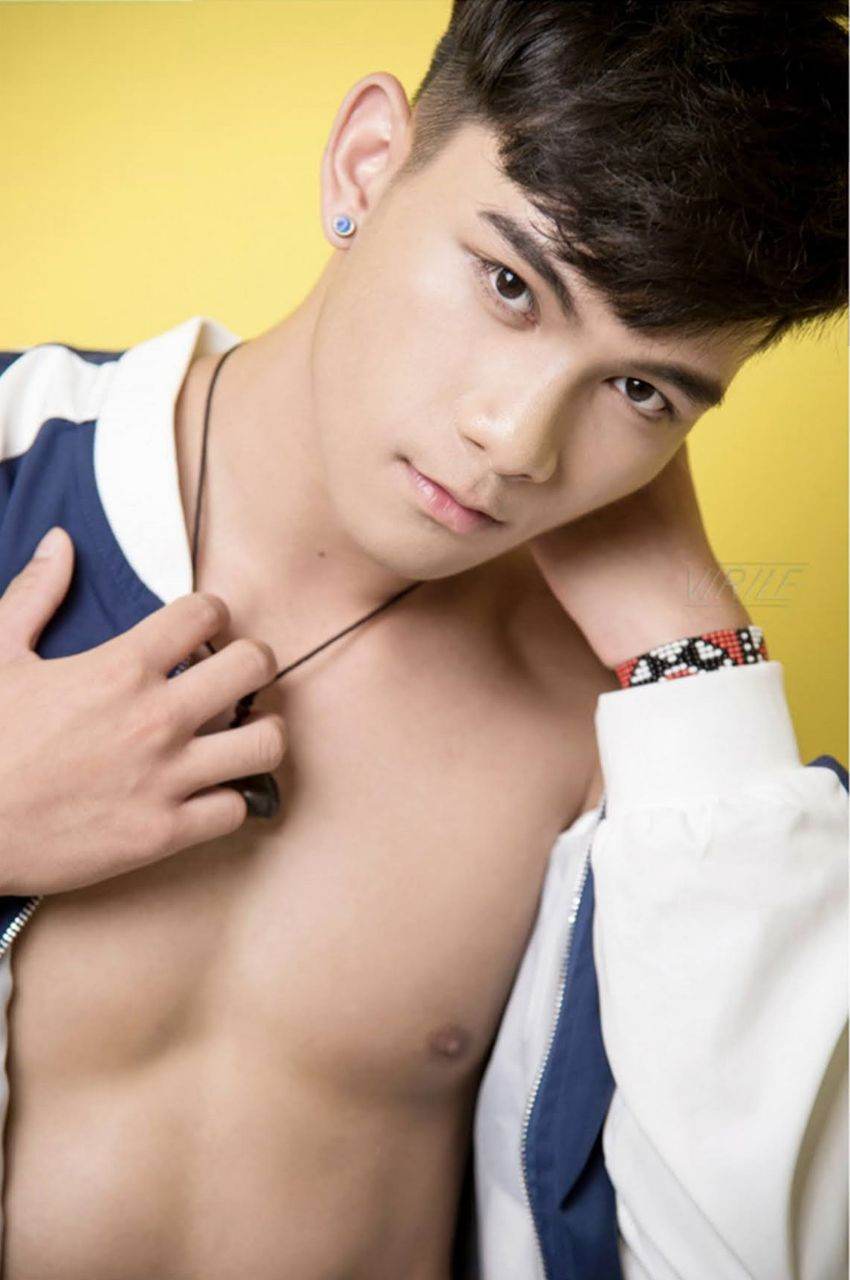 หนุ่มหล่อขึ้นปก 966.2