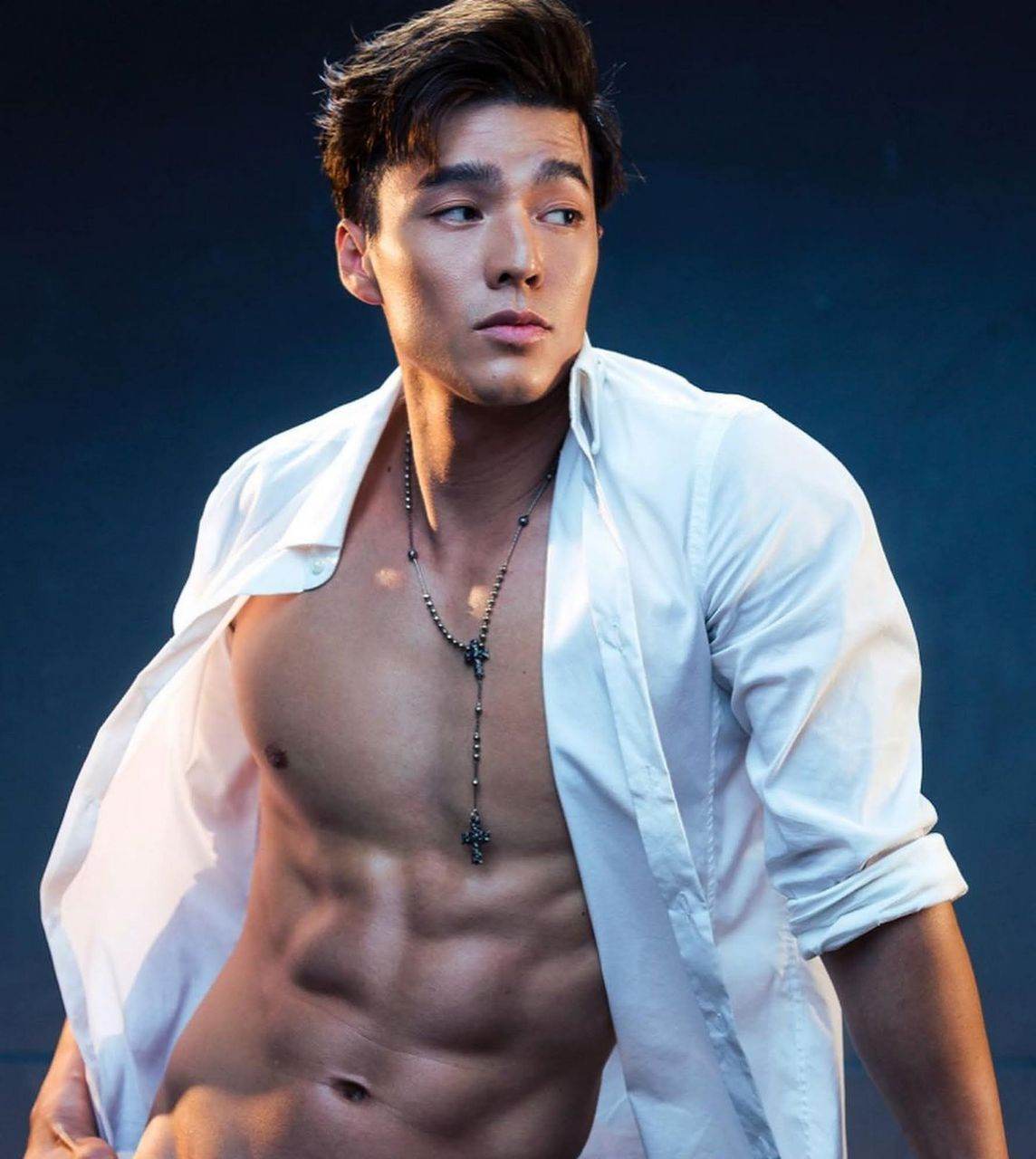 หนุ่มหล่อขึ้นปก 968.1