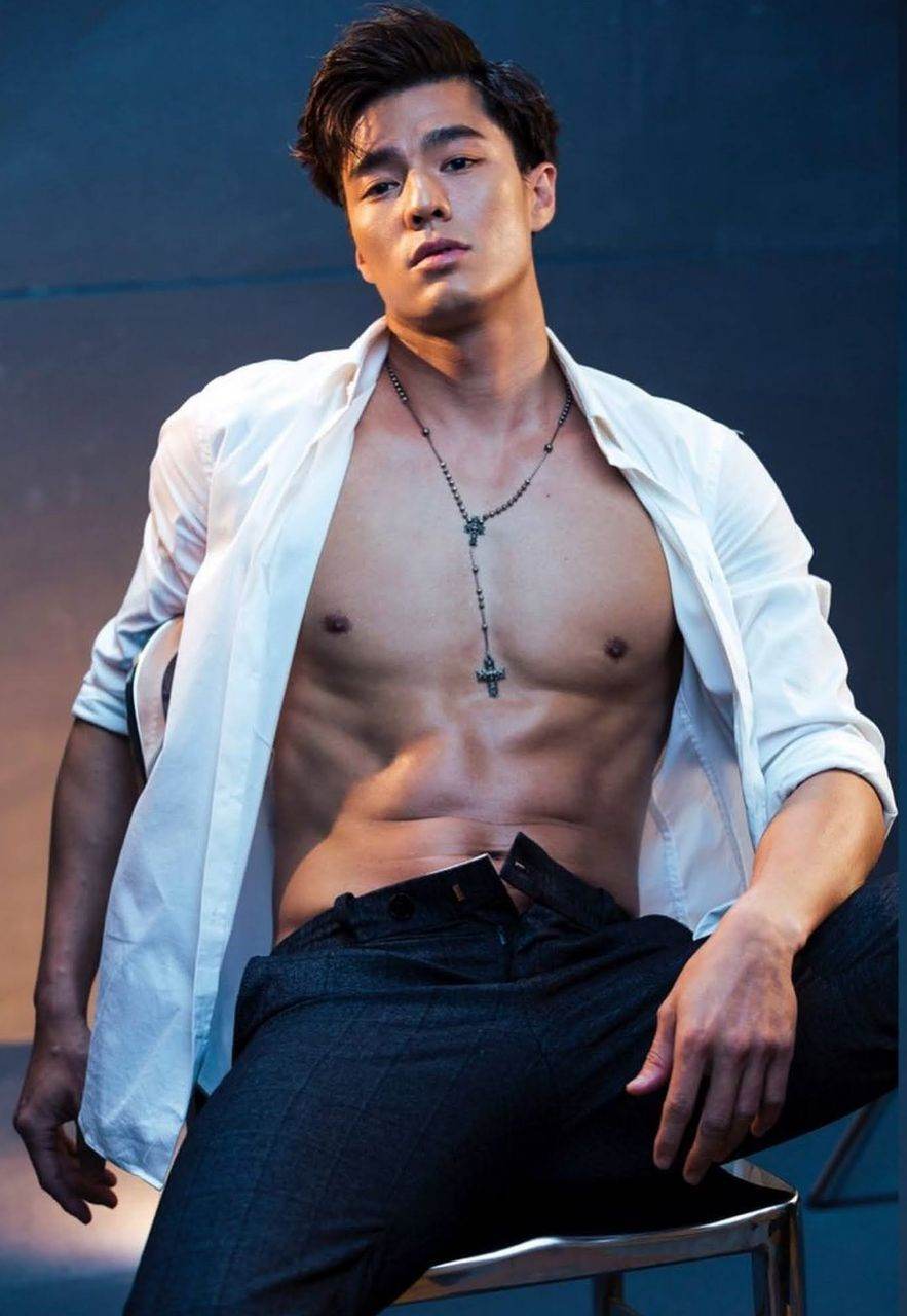 หนุ่มหล่อขึ้นปก 968.1