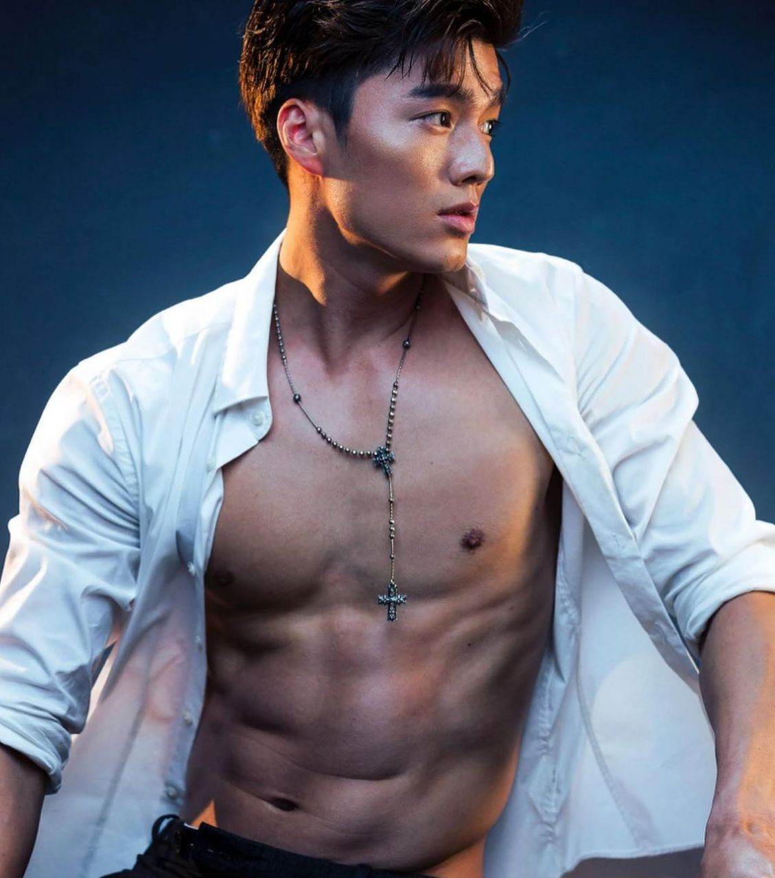 หนุ่มหล่อขึ้นปก 968.1