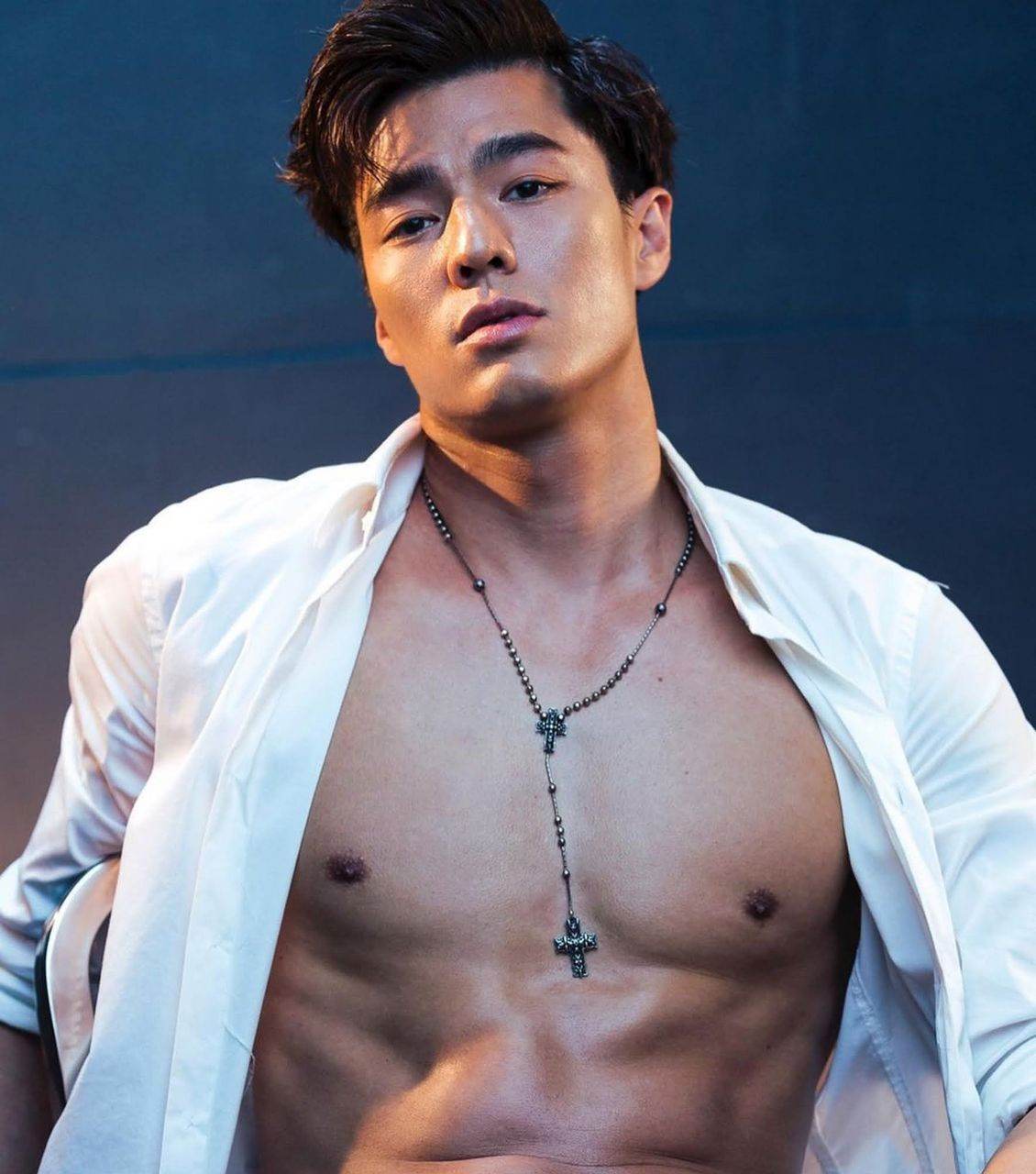 หนุ่มหล่อขึ้นปก 968.1