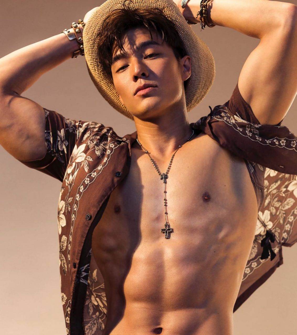 หนุ่มหล่อขึ้นปก 968.1