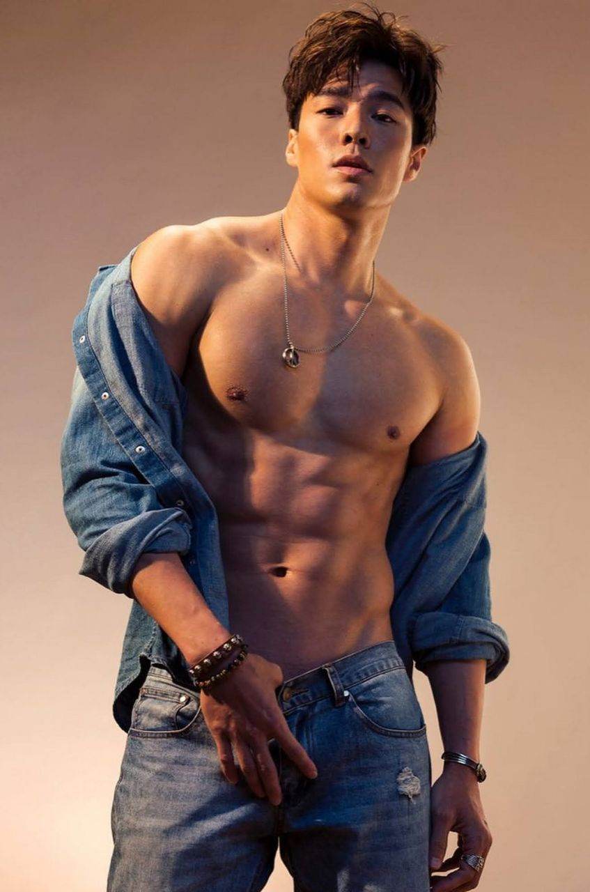 หนุ่มหล่อขึ้นปก 968.1