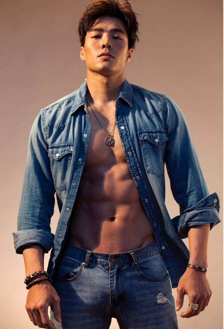 หนุ่มหล่อขึ้นปก 968.1