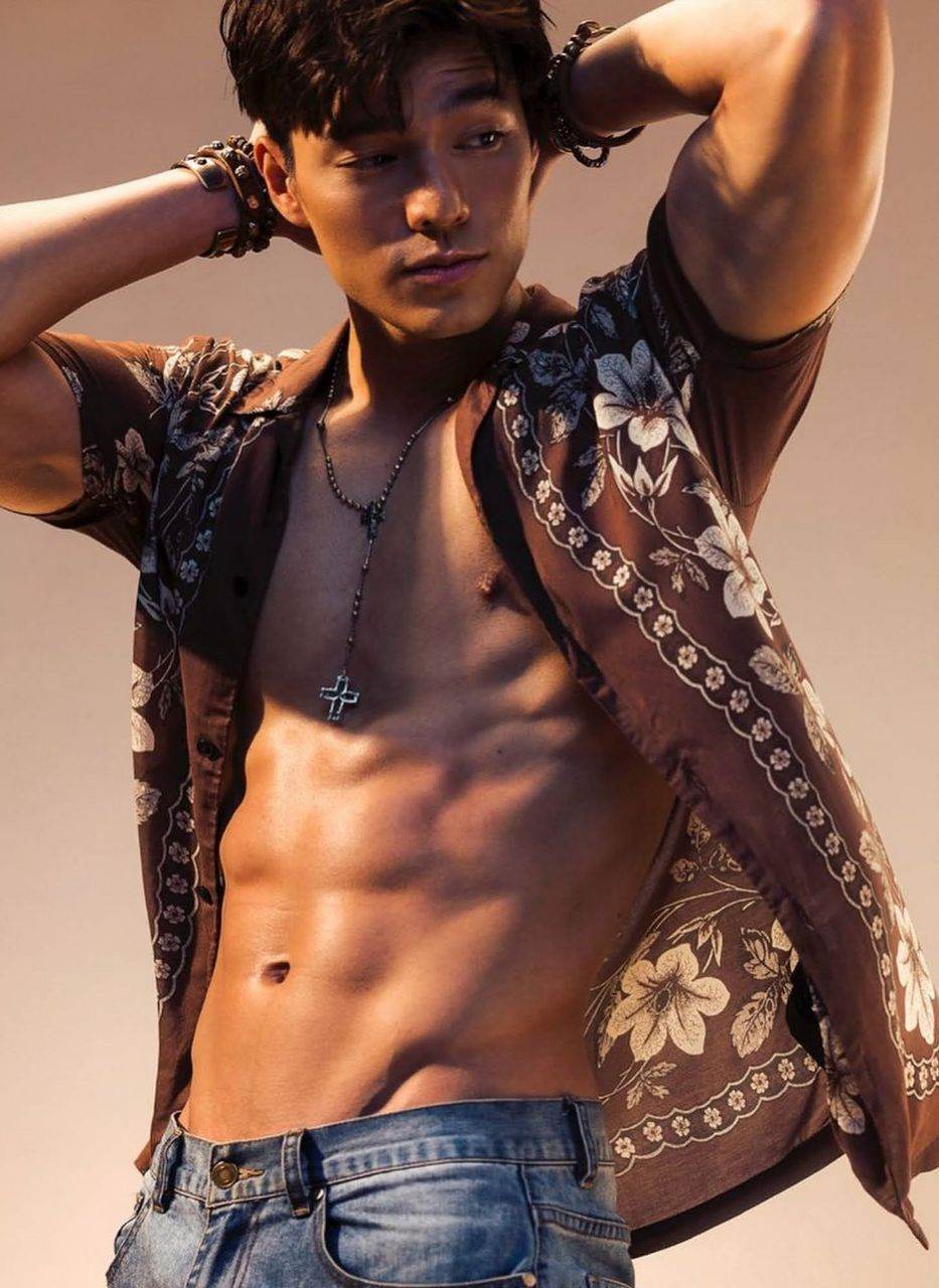 หนุ่มหล่อขึ้นปก 968.1