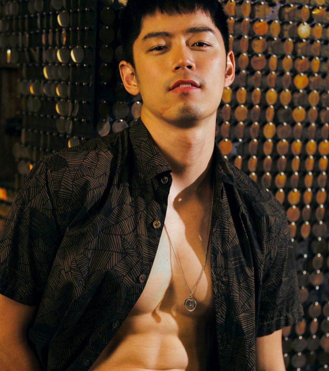 หนุ่มหล่อขึ้นปก 969.1
