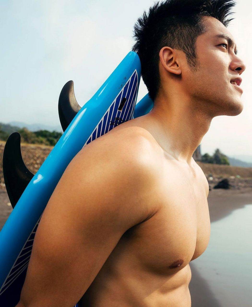 หนุ่มหล่อขึ้นปก 969.1