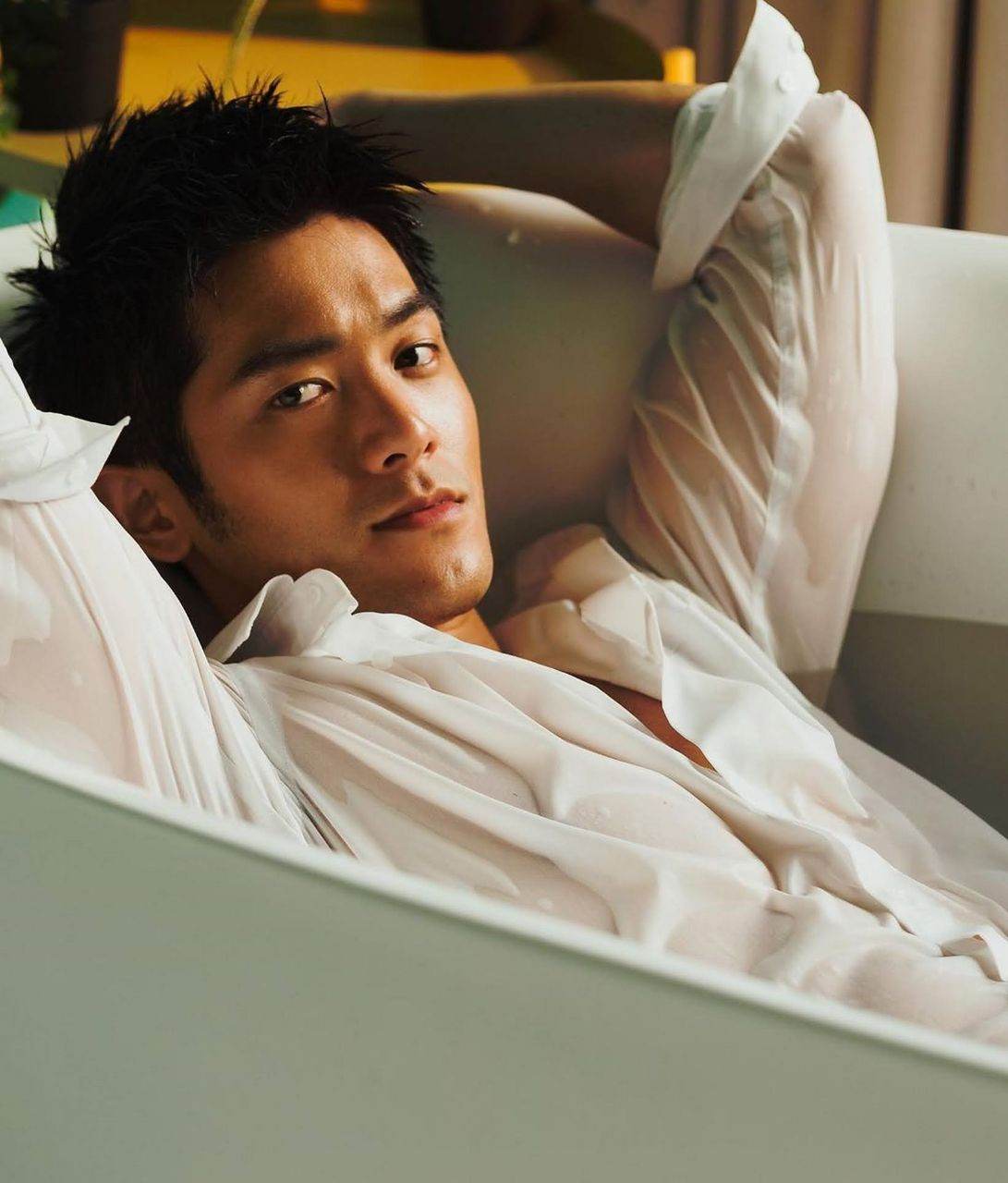 หนุ่มหล่อขึ้นปก 969.1