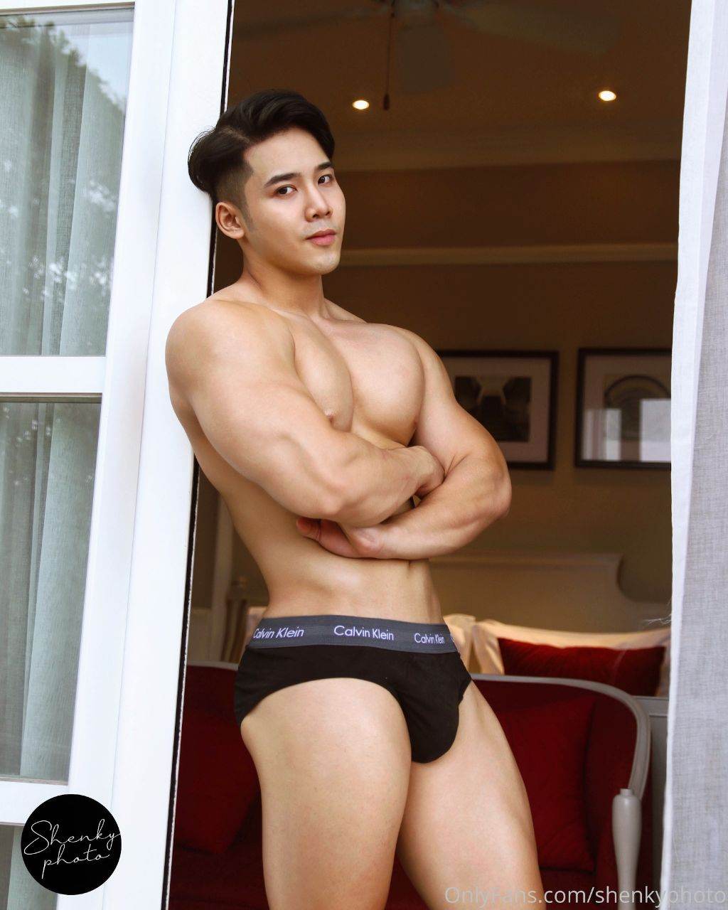 หนุ่มหล่อขึ้นปก 970.1