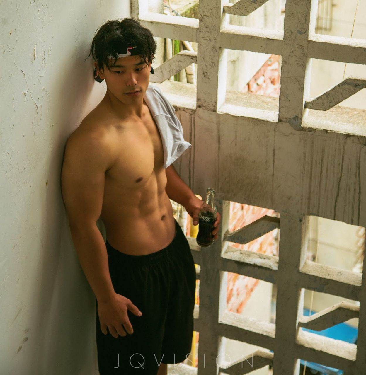 หนุ่มหล่อขึ้นปก 971.1