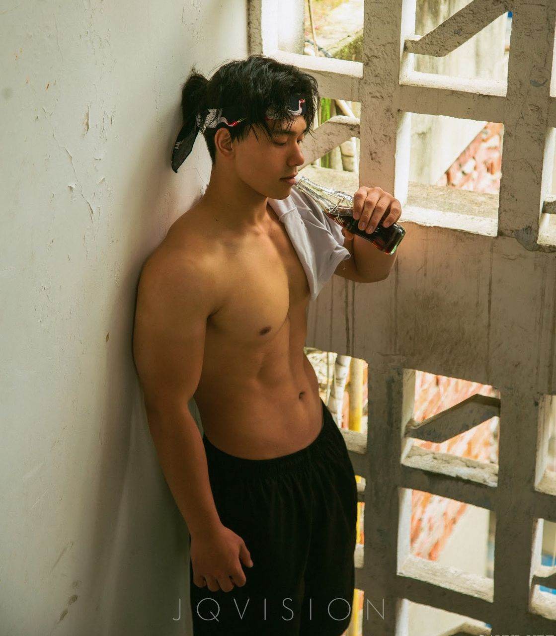 หนุ่มหล่อขึ้นปก 971.1