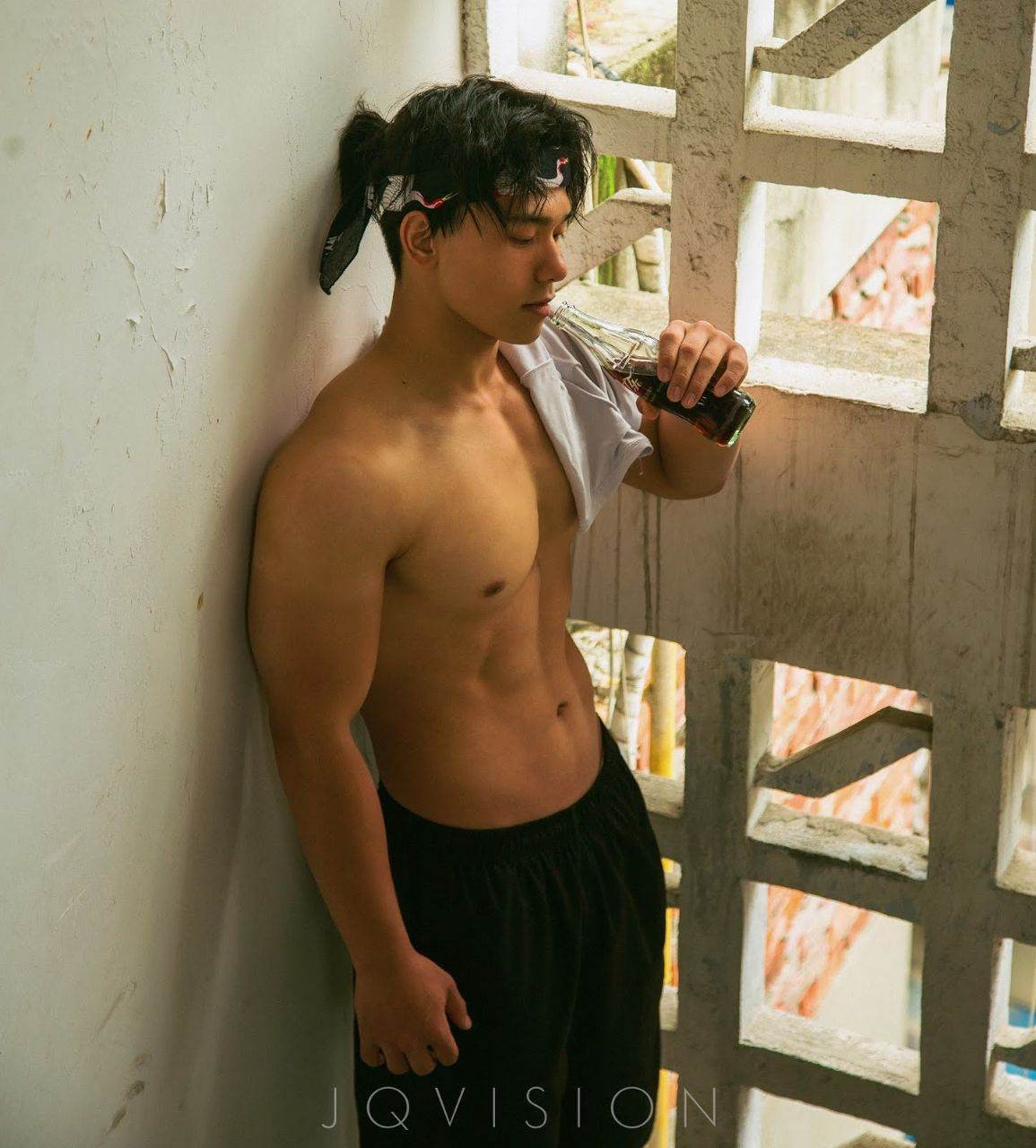 หนุ่มหล่อขึ้นปก 971.1