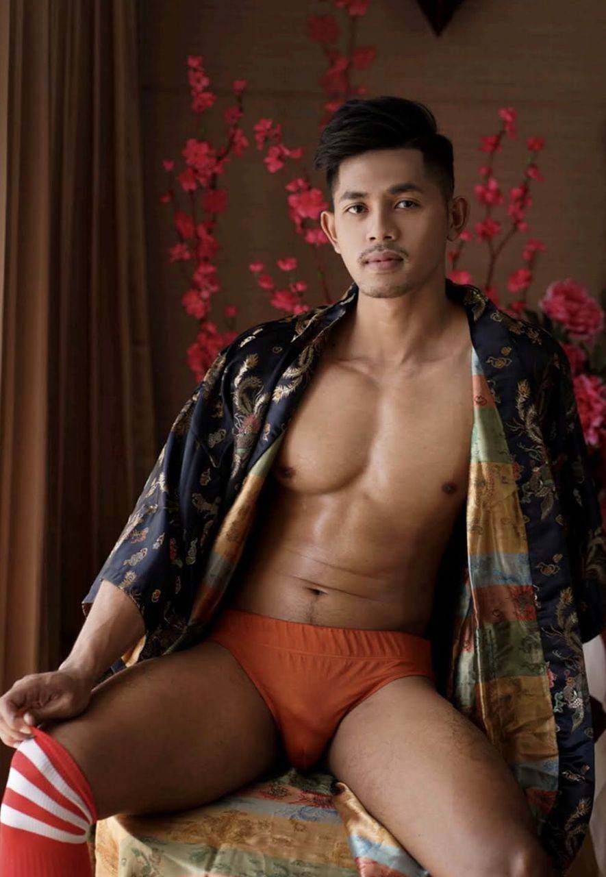 หนุ่มหล่อขึ้นปก 974.1