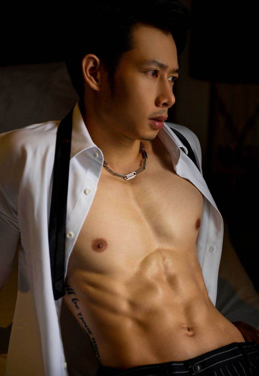 หนุ่มหล่อขึ้นปก 978.1
