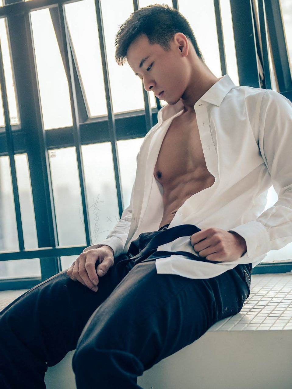 หนุ่มหล่อขึ้นปก 979.1
