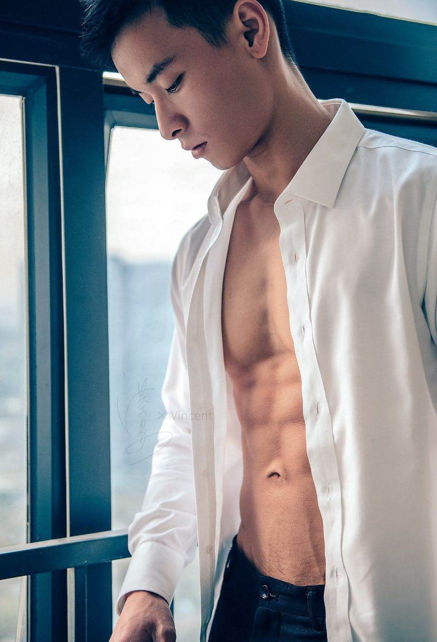 หนุ่มหล่อขึ้นปก 979.1
