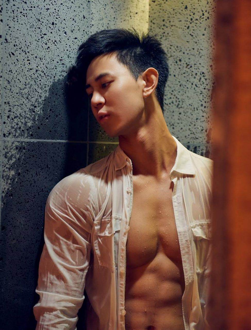 หนุ่มหล่อขึ้นปก 979.1