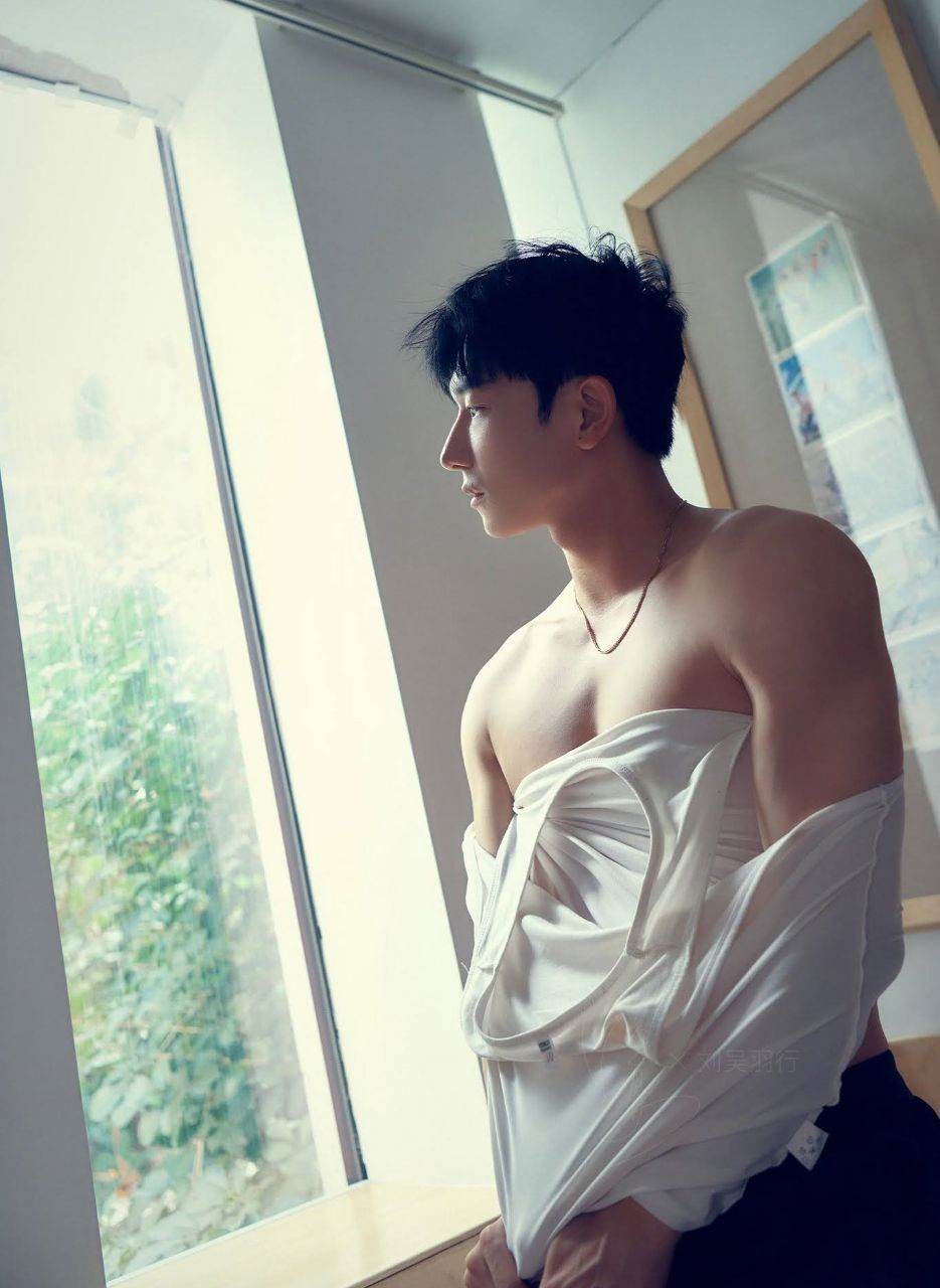 หนุ่มหล่อขึ้นปก 979.1